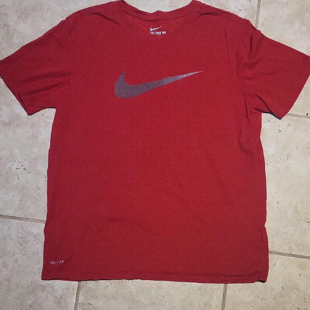 Nike Men's Red Short Sleeve Tee